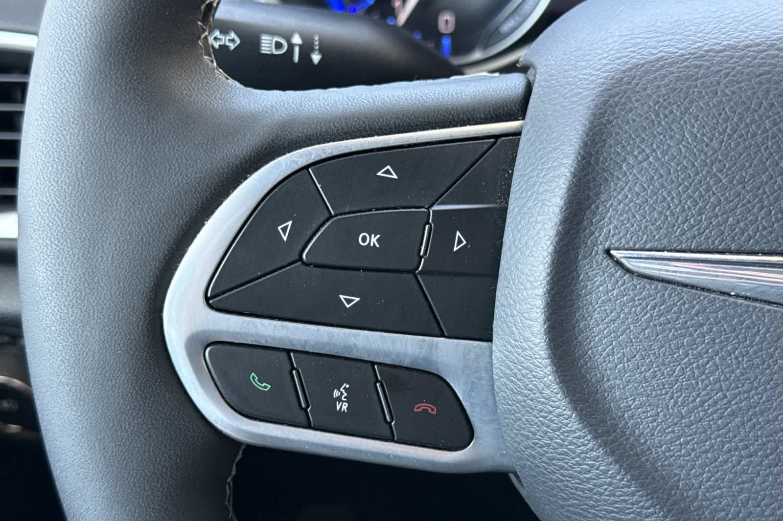 Used 2025 Chrysler Pacifica - photo 17