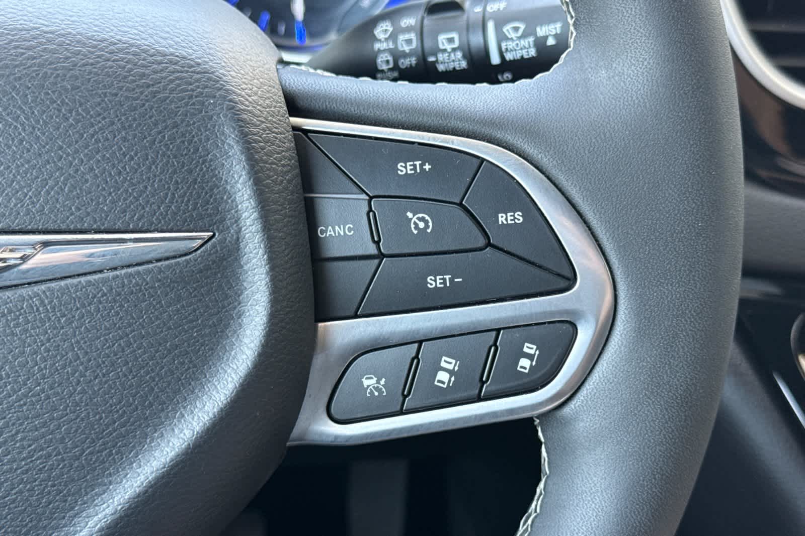 Used 2025 Chrysler Pacifica - photo 18