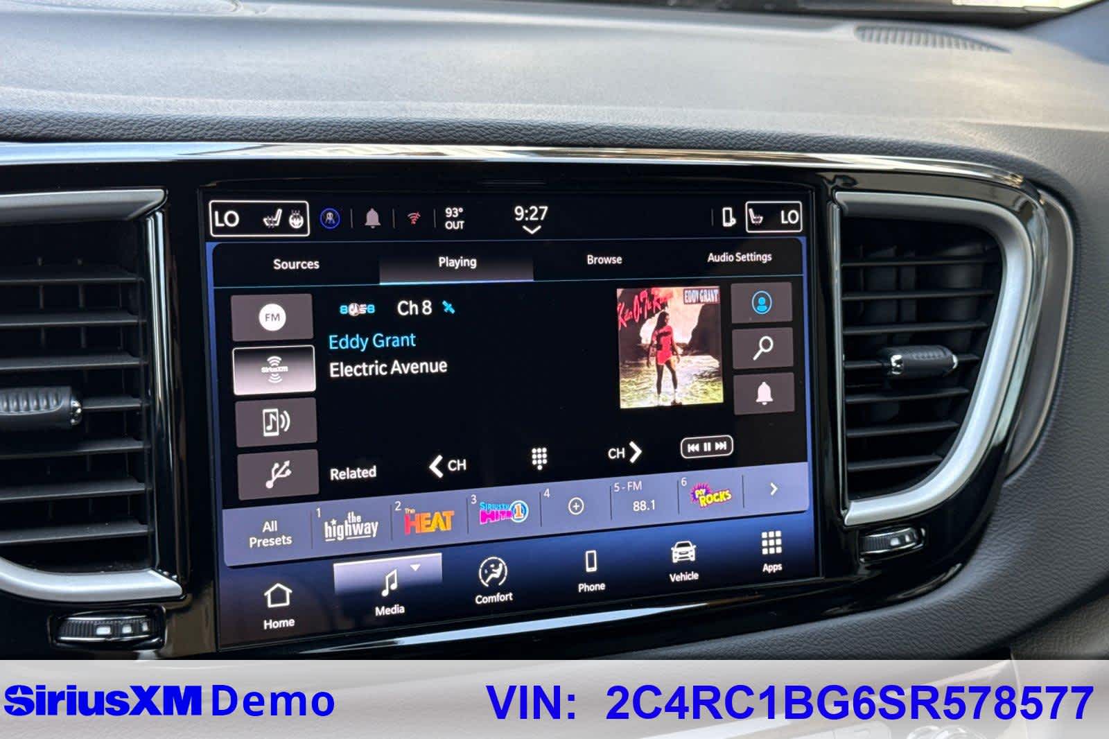 Used 2025 Chrysler Pacifica - photo 23