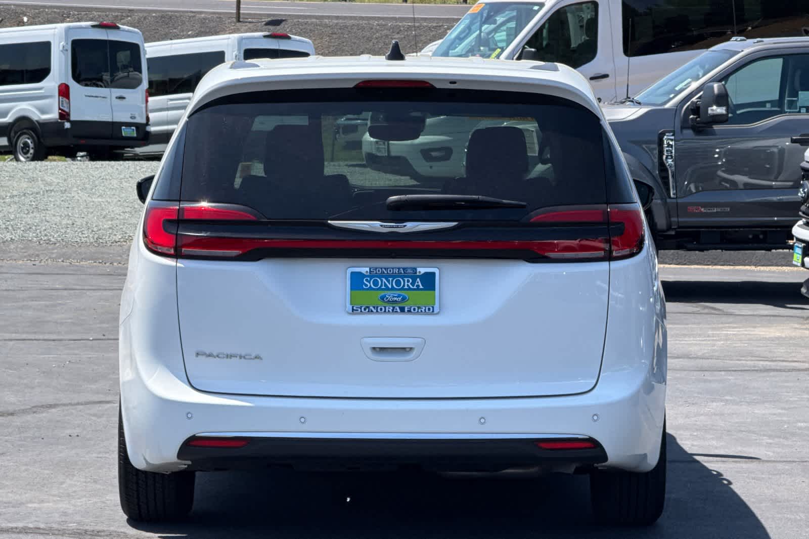 Used 2025 Chrysler Pacifica - photo 7