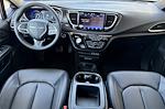 Used 2025 Chrysler Pacifica Select Minivan thumbnail 2