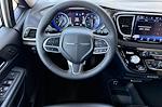 Used 2025 Chrysler Pacifica Select Minivan thumbnail 3