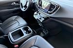 Used 2025 Chrysler Pacifica Select Minivan thumbnail 6
