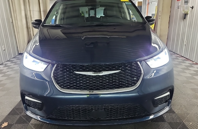Used 2024 Chrysler Pacifica - photo 5