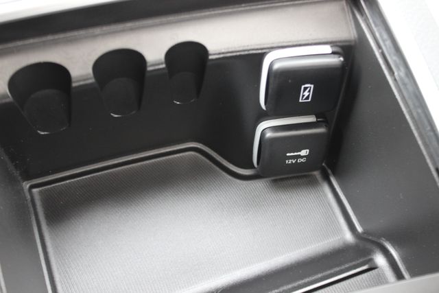 Used 2024 Chrysler Pacifica - photo 6