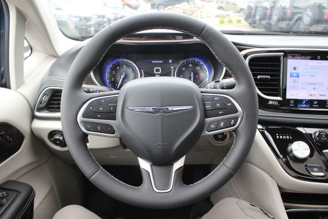 Used 2024 Chrysler Pacifica - photo 8