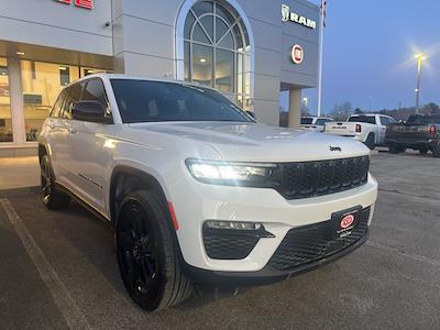 Used 2025 Jeep Grand Cherokee - photo 1
