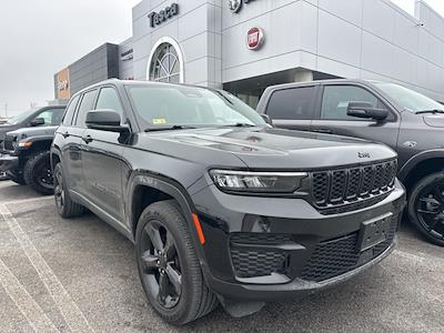 Used 2023 Jeep Grand Cherokee - photo 1