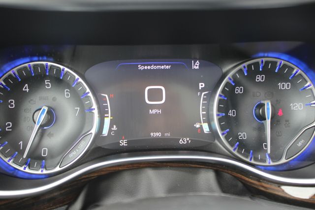 Used 2024 Chrysler Pacifica - photo 1