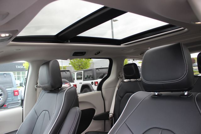 Used 2024 Chrysler Pacifica - photo 8