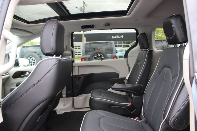 Used 2024 Chrysler Pacifica - photo 9