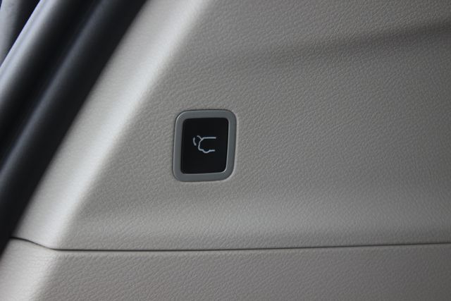 Used 2024 Chrysler Pacifica - photo 11