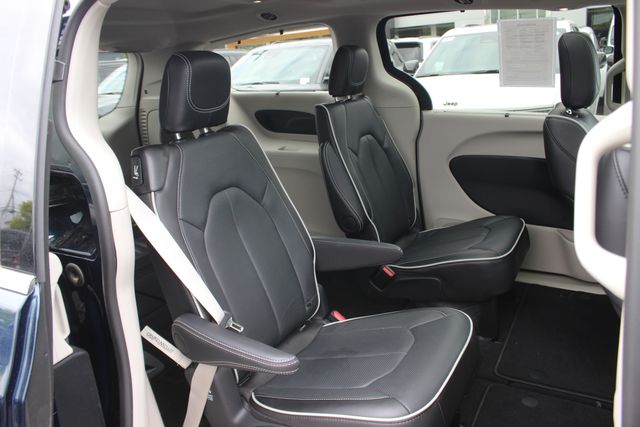 Used 2024 Chrysler Pacifica - photo 15