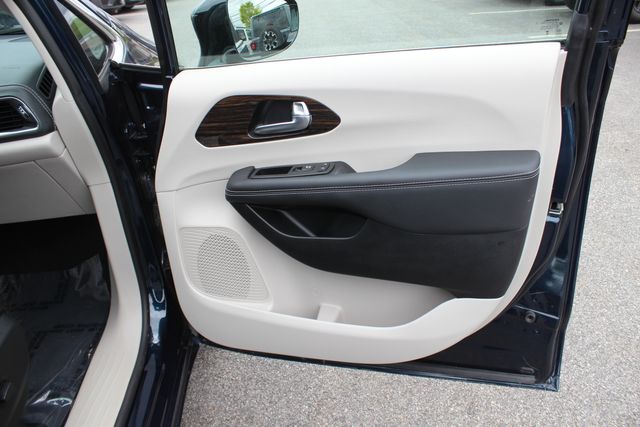 Used 2024 Chrysler Pacifica - photo 16
