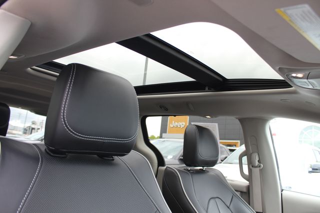 Used 2024 Chrysler Pacifica - photo 18