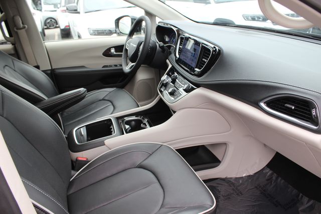 Used 2024 Chrysler Pacifica - photo 19