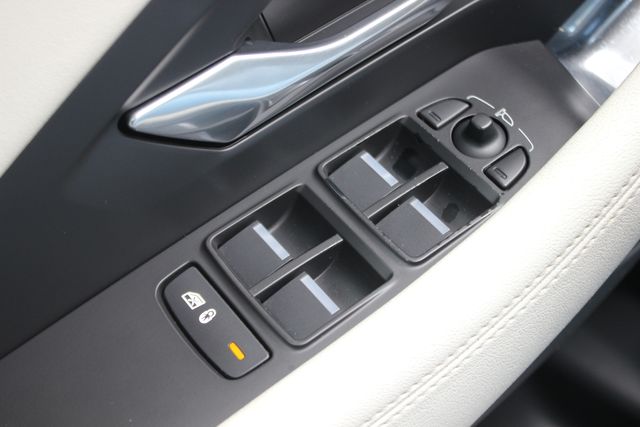 Used 2020 Jaguar E-Pace - photo 19