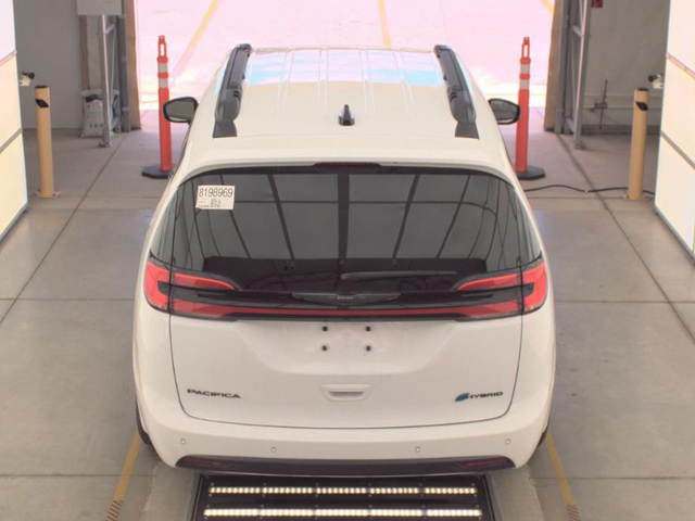 Used 2024 Chrysler Pacifica - photo 14
