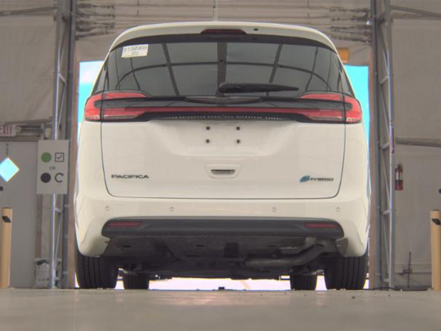Used 2024 Chrysler Pacifica - photo 16