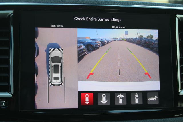 Used 2024 Chrysler Pacifica - photo 2