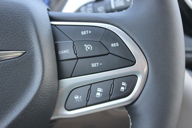 Used 2024 Chrysler Pacifica - photo 6