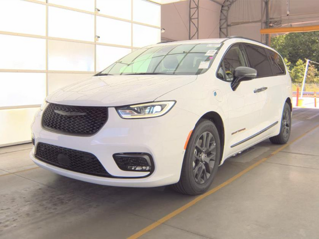 Used 2024 Chrysler Pacifica - photo 7