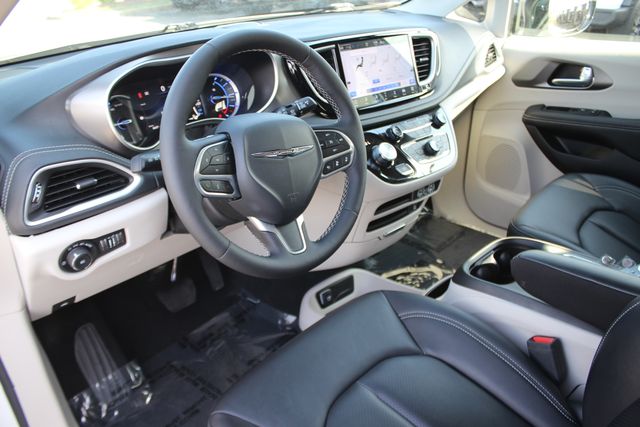 Used 2024 Chrysler Pacifica - photo 8