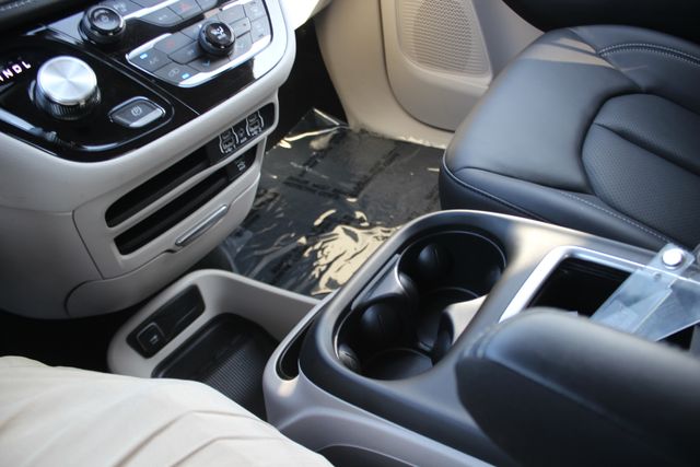 Used 2024 Chrysler Pacifica - photo 10
