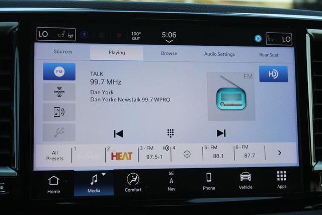 Used 2024 Chrysler Pacifica - photo 11