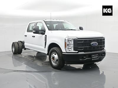 2025 Ford F-350 Crew Cab DRW 4x2 Cab Chassis for sale #B251306 - photo 1