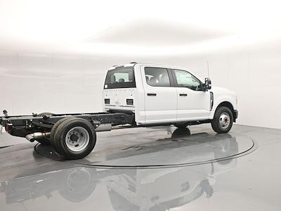 2025 Ford F-350 Crew Cab DRW 4x2 Cab Chassis for sale #B251306 - photo 2
