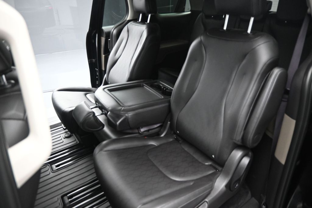 Used 2026 Kia Carnival - photo 23