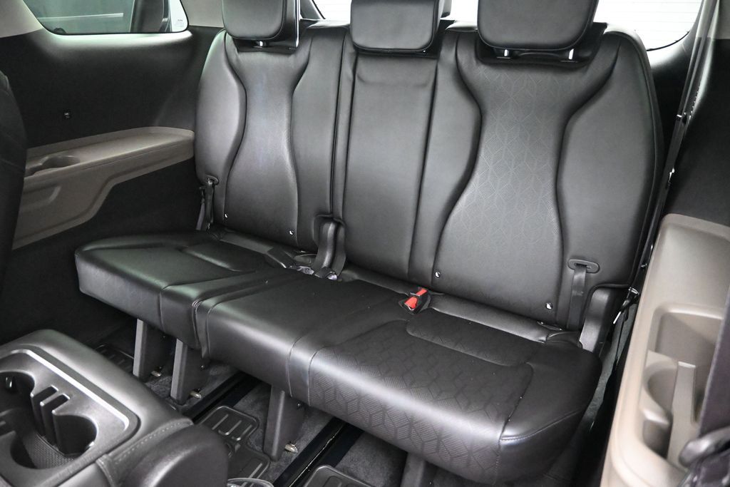 Used 2026 Kia Carnival - photo 24