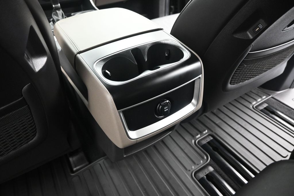 Used 2026 Kia Carnival - photo 25