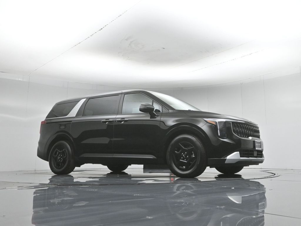 Used 2026 Kia Carnival - photo 2