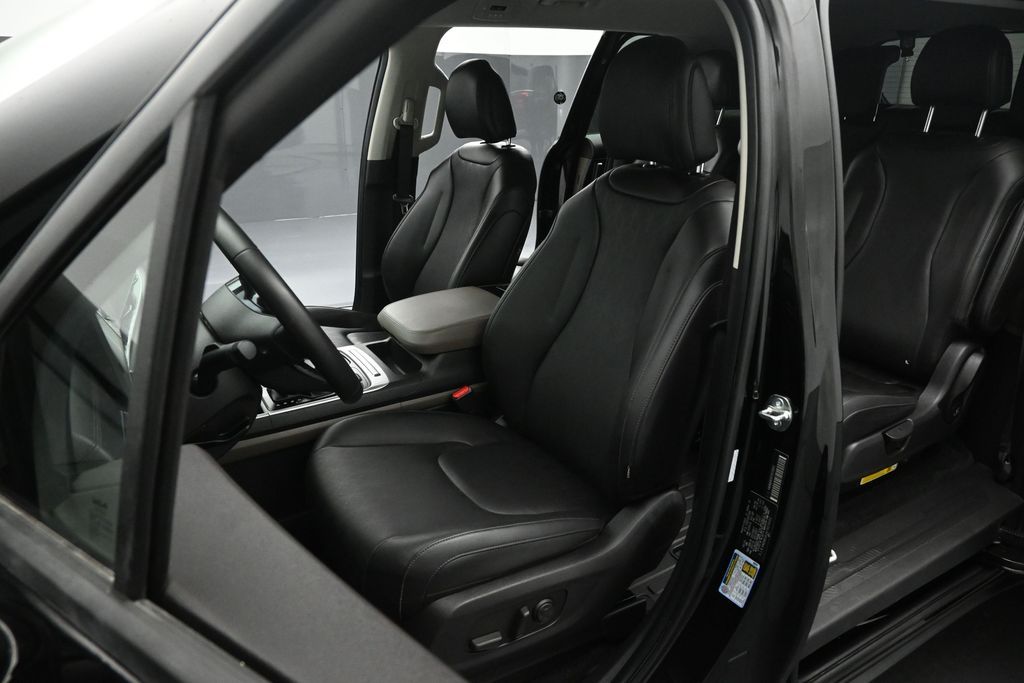 Used 2026 Kia Carnival - photo 11