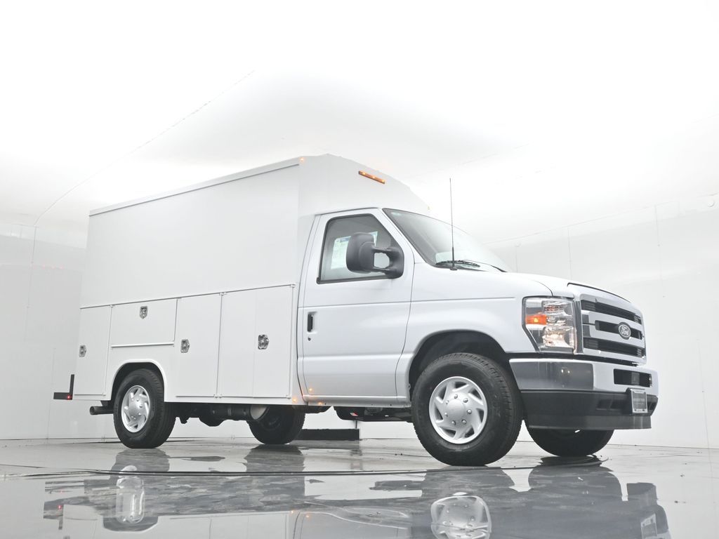 New 2026 Ford E-350 - photo 6