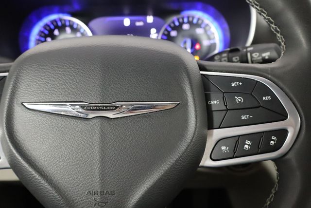 Used 2023 Chrysler Pacifica - photo 11