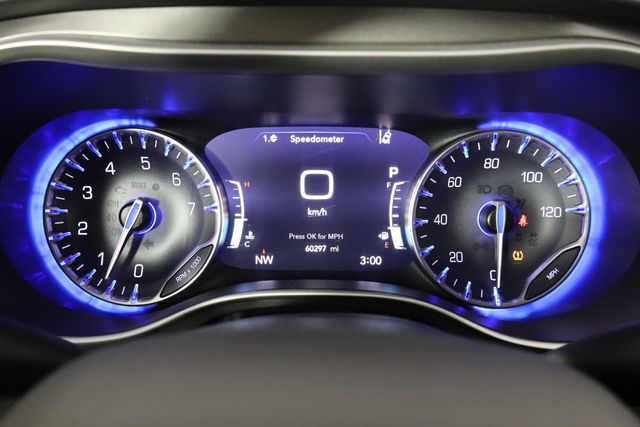 Used 2023 Chrysler Pacifica - photo 12