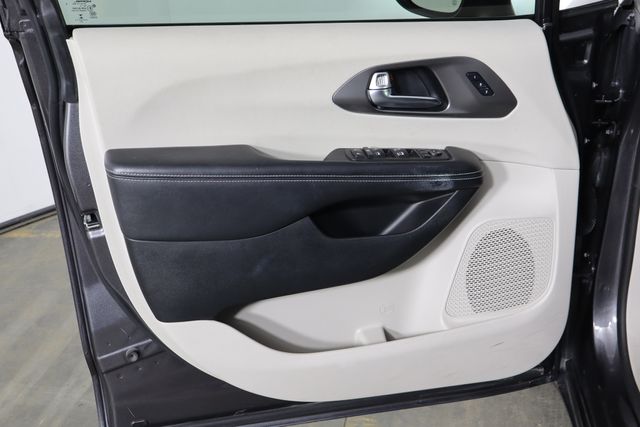 Used 2023 Chrysler Pacifica - photo 21