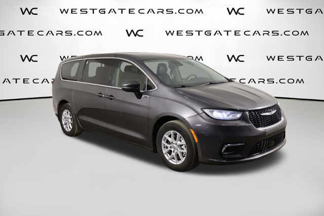 Used 2023 Chrysler Pacifica - photo 47