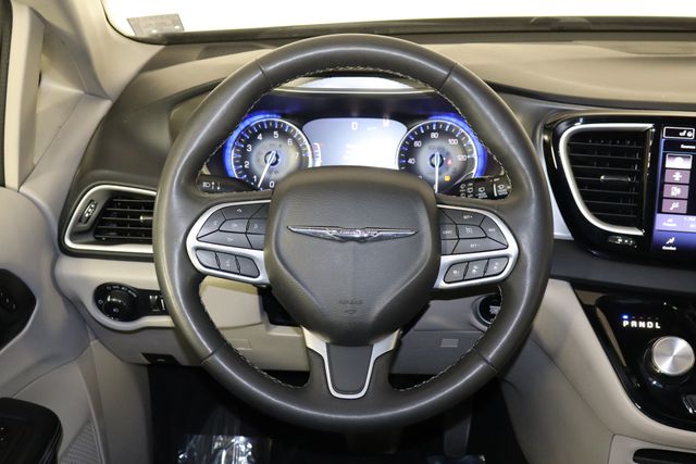Used 2023 Chrysler Pacifica - photo 9