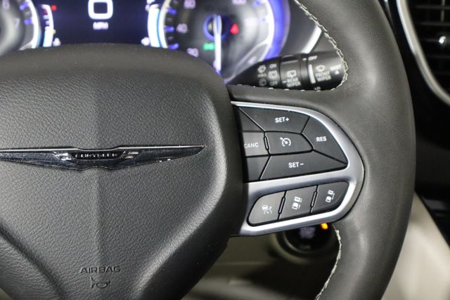 Used 2023 Chrysler Pacifica - photo 11