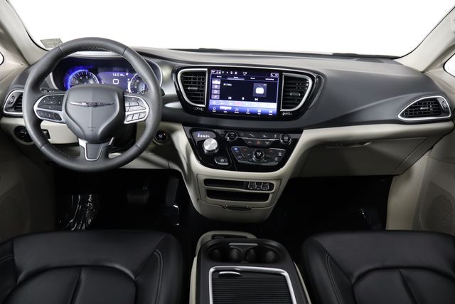 Used 2023 Chrysler Pacifica - photo 14