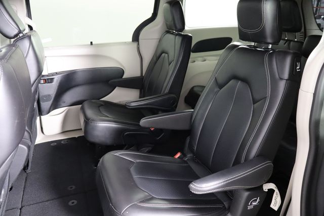 Used 2023 Chrysler Pacifica - photo 17