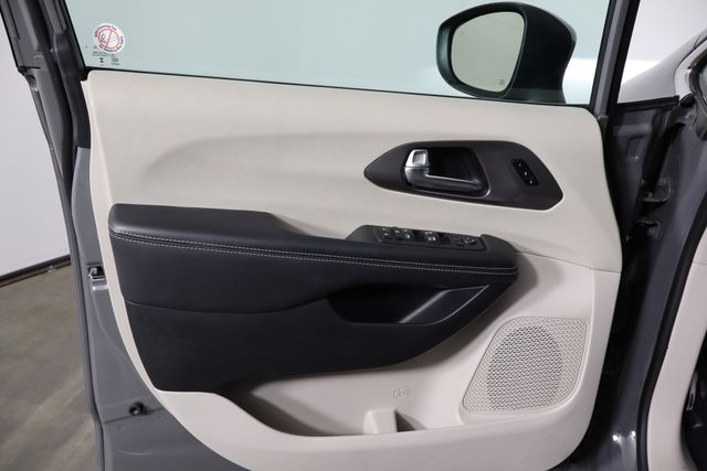 Used 2023 Chrysler Pacifica - photo 21