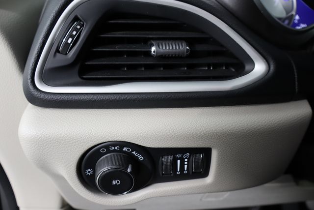 Used 2023 Chrysler Pacifica - photo 24