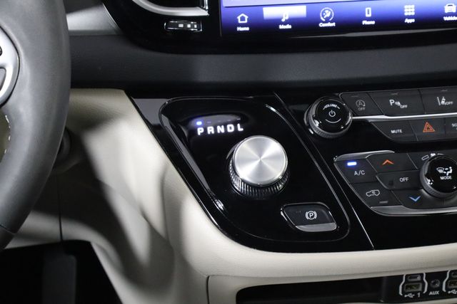 Used 2023 Chrysler Pacifica - photo 30