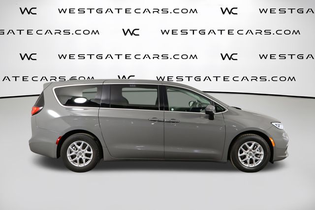 Used 2023 Chrysler Pacifica - photo 46
