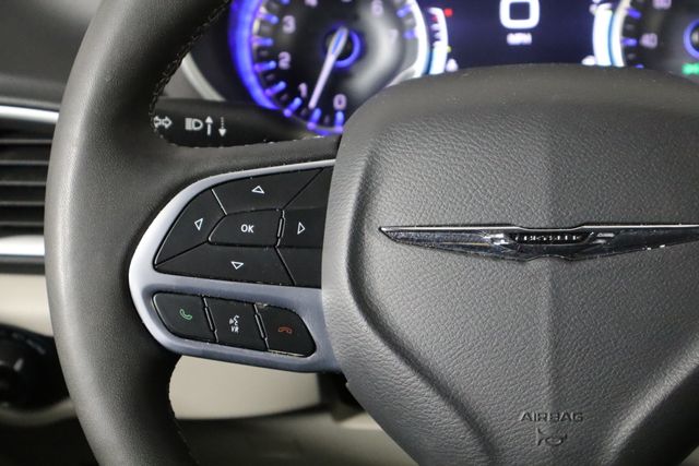 Used 2023 Chrysler Pacifica - photo 10